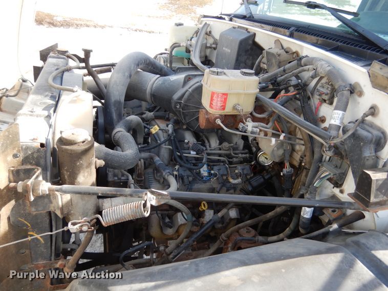 image for item JK9843 2001 Chevrolet C7500  bucket truck