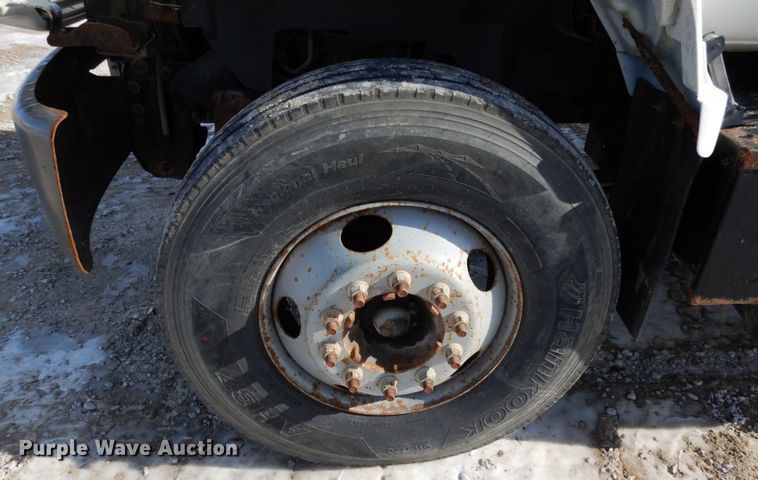 image for item JK9843 2001 Chevrolet C7500  bucket truck