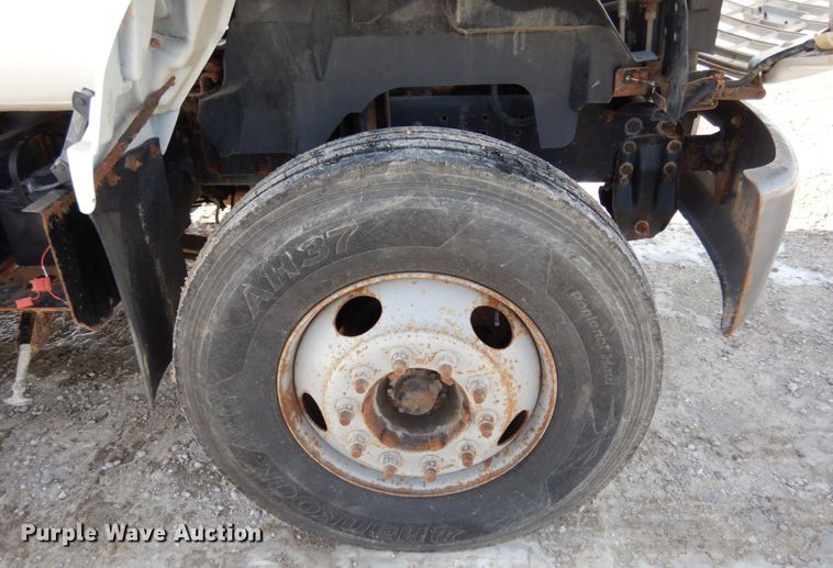 image for item JK9843 2001 Chevrolet C7500  bucket truck