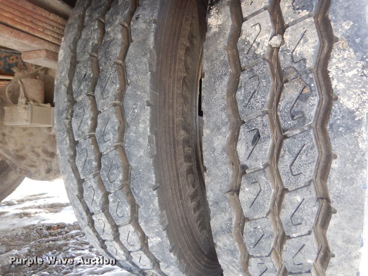 image for item JK9843 2001 Chevrolet C7500  bucket truck