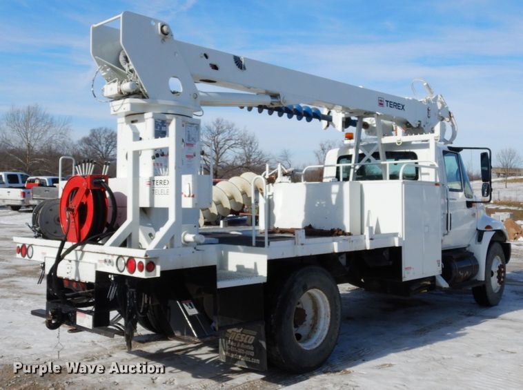 image for item JK9845 2006 International 4300  digger derrick truck