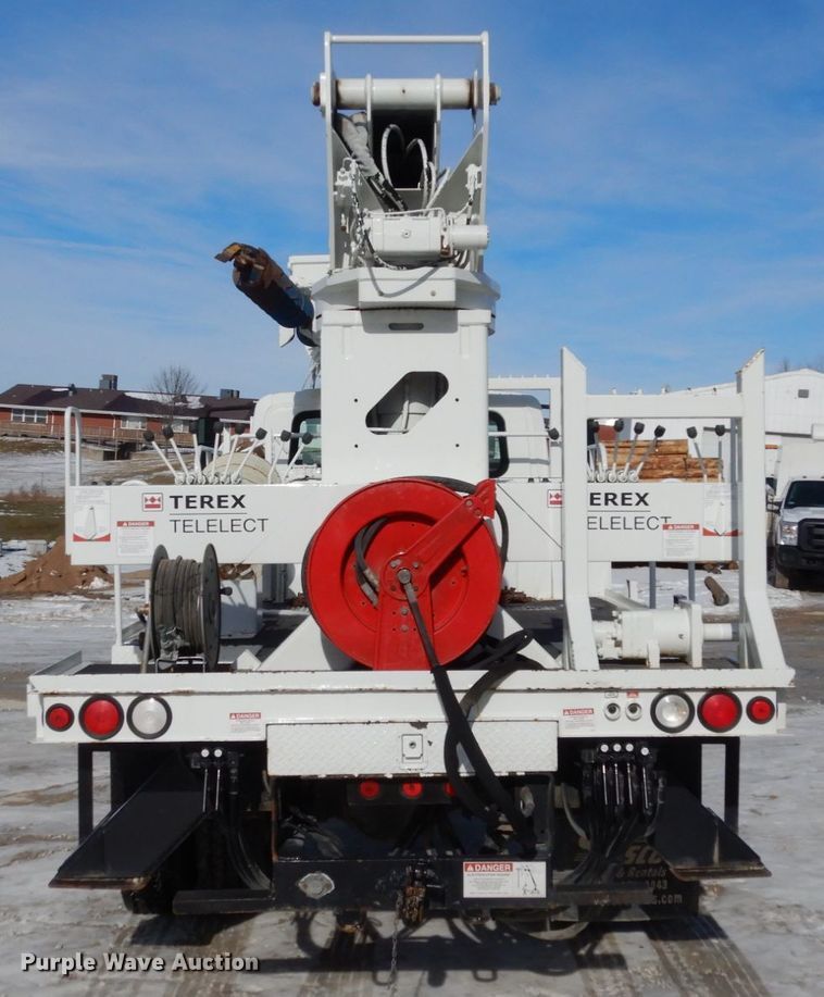 image for item JK9845 2006 International 4300  digger derrick truck