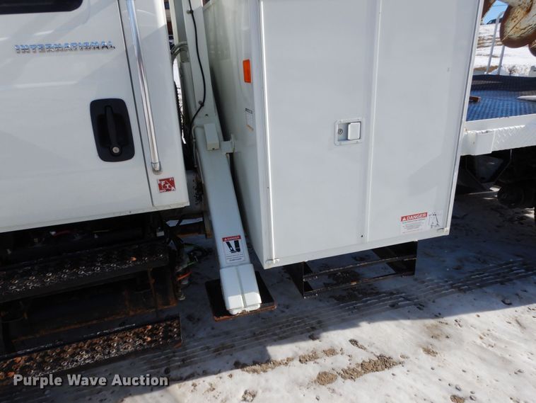 image for item JK9845 2006 International 4300  digger derrick truck