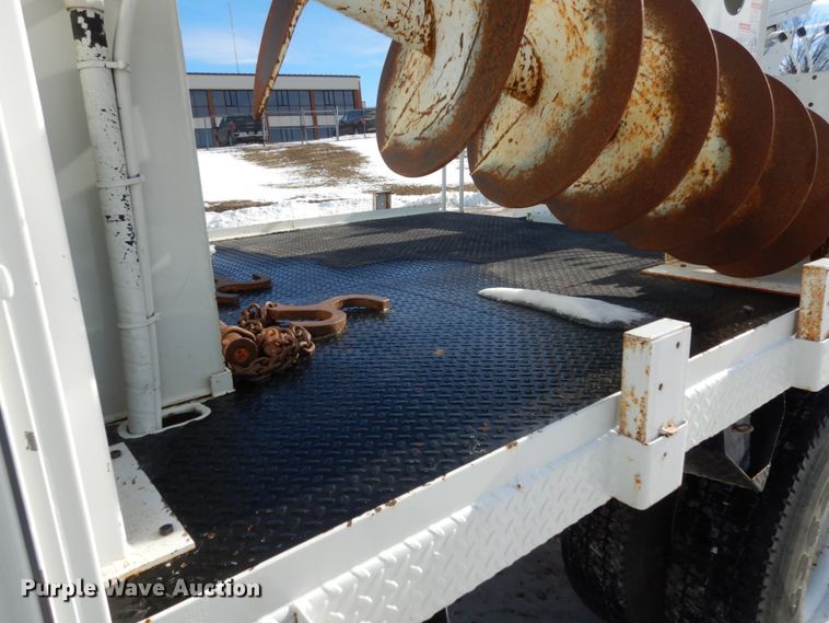 image for item JK9845 2006 International 4300  digger derrick truck