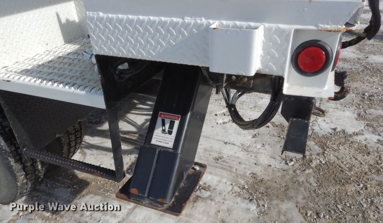 image for item JK9845 2006 International 4300  digger derrick truck