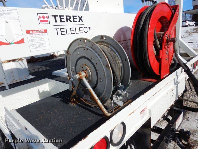 image for item JK9845 2006 International 4300  digger derrick truck