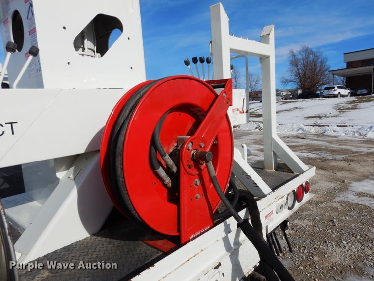 image for item JK9845 2006 International 4300  digger derrick truck