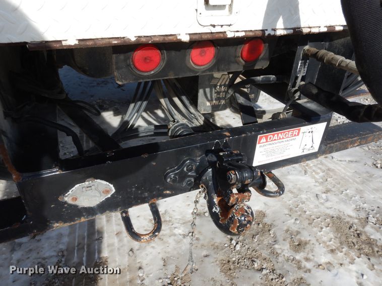 image for item JK9845 2006 International 4300  digger derrick truck