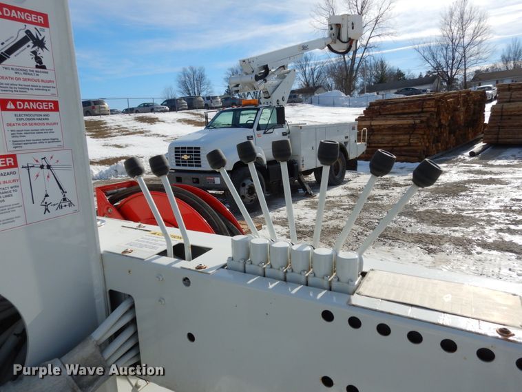 image for item JK9845 2006 International 4300  digger derrick truck