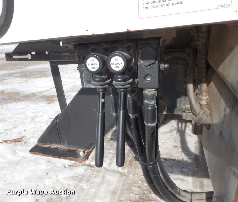 image for item JK9845 2006 International 4300  digger derrick truck