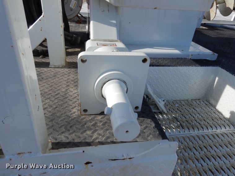 image for item JK9845 2006 International 4300  digger derrick truck