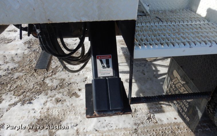 image for item JK9845 2006 International 4300  digger derrick truck