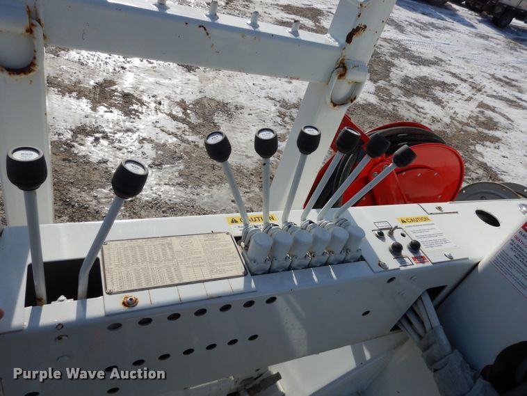 image for item JK9845 2006 International 4300  digger derrick truck