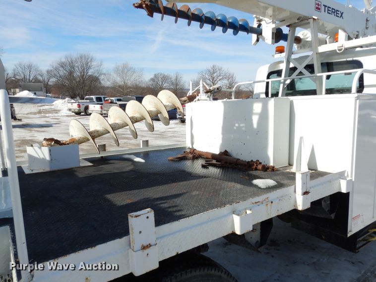 image for item JK9845 2006 International 4300  digger derrick truck