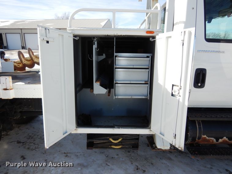 image for item JK9845 2006 International 4300  digger derrick truck