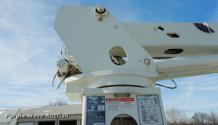 image for item JK9845 2006 International 4300  digger derrick truck