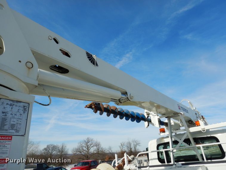 image for item JK9845 2006 International 4300  digger derrick truck