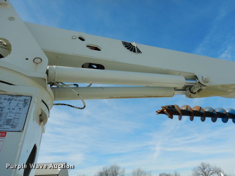 image for item JK9845 2006 International 4300  digger derrick truck