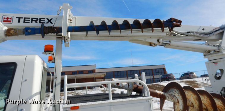 image for item JK9845 2006 International 4300  digger derrick truck