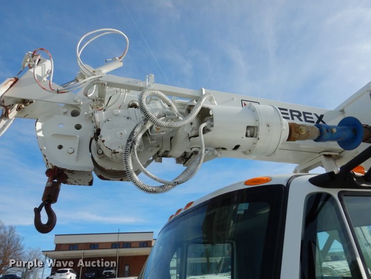 image for item JK9845 2006 International 4300  digger derrick truck