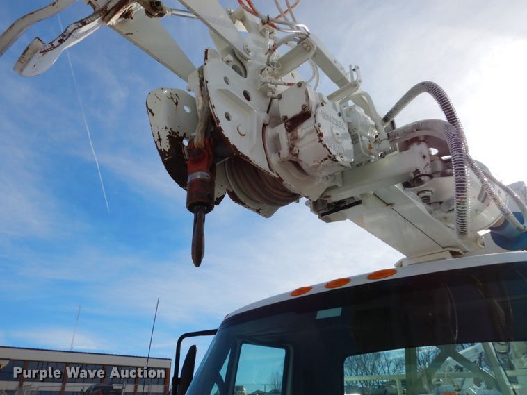 image for item JK9845 2006 International 4300  digger derrick truck