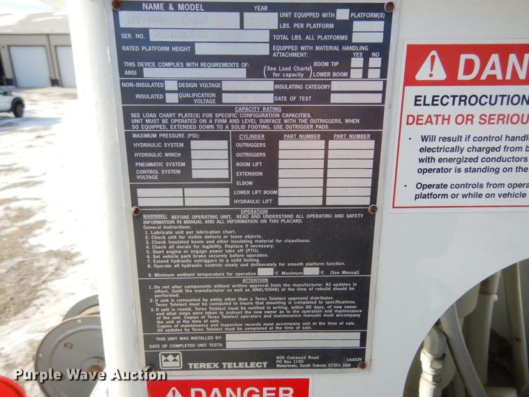 image for item JK9845 2006 International 4300  digger derrick truck