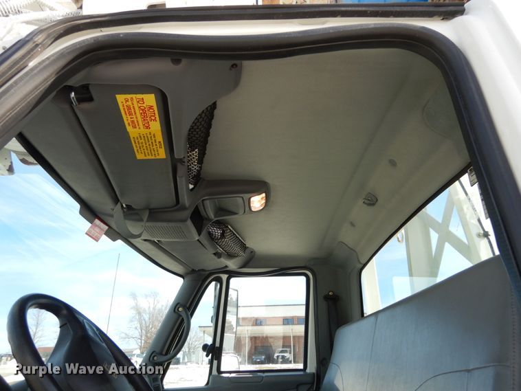 image for item JK9845 2006 International 4300  digger derrick truck