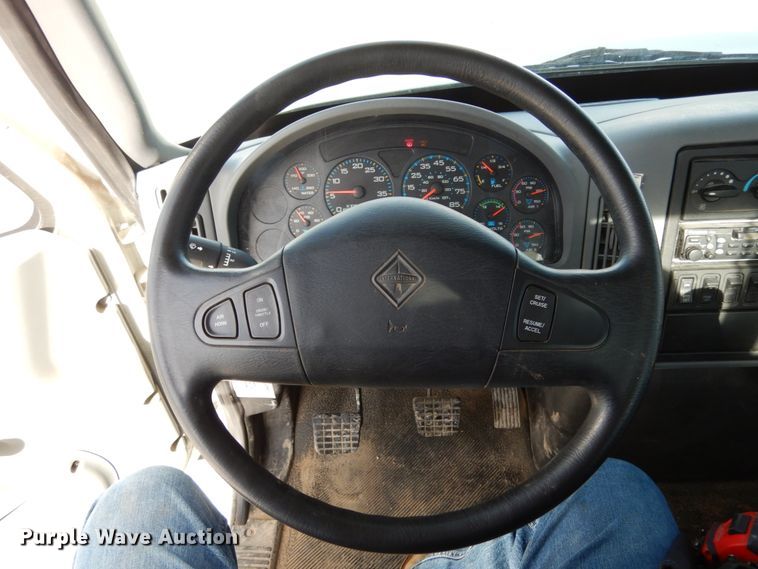 image for item JK9845 2006 International 4300  digger derrick truck