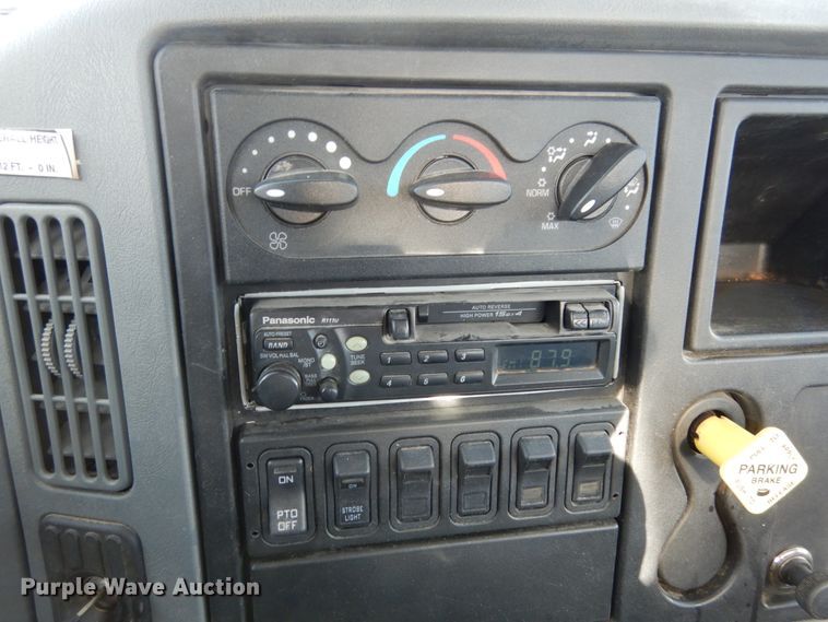 image for item JK9845 2006 International 4300  digger derrick truck