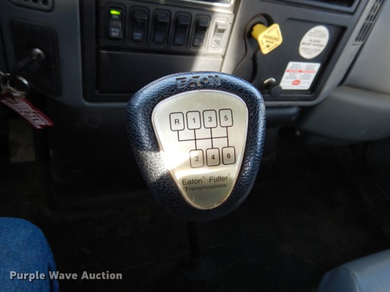 image for item JK9845 2006 International 4300  digger derrick truck