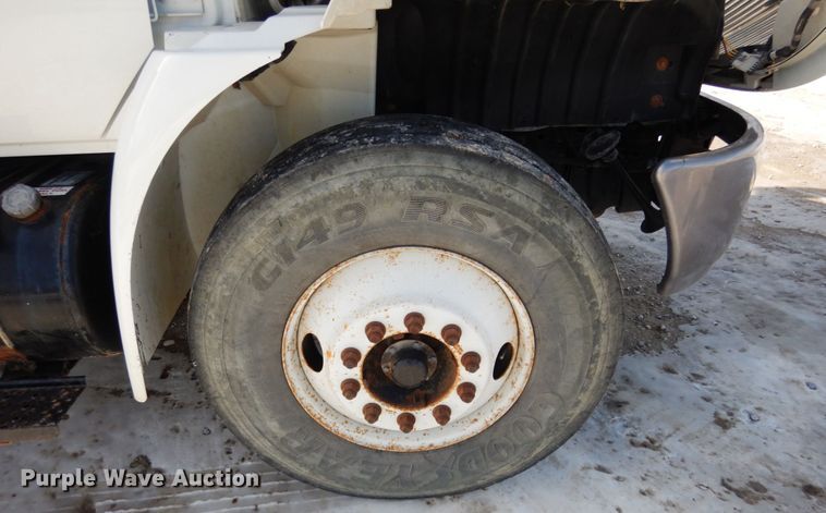 image for item JK9845 2006 International 4300  digger derrick truck