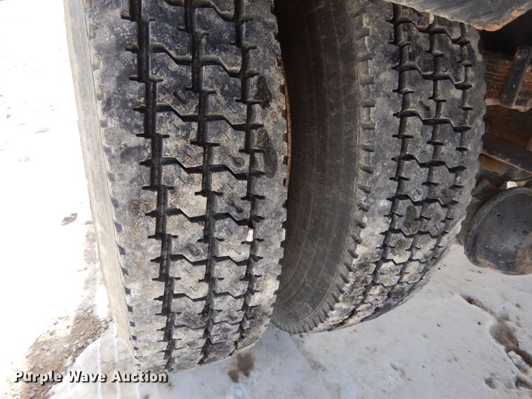 image for item JK9845 2006 International 4300  digger derrick truck