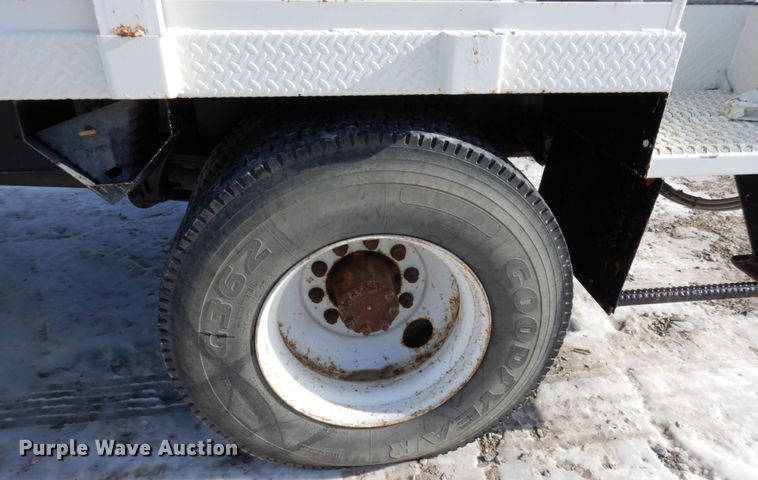 image for item JK9845 2006 International 4300  digger derrick truck