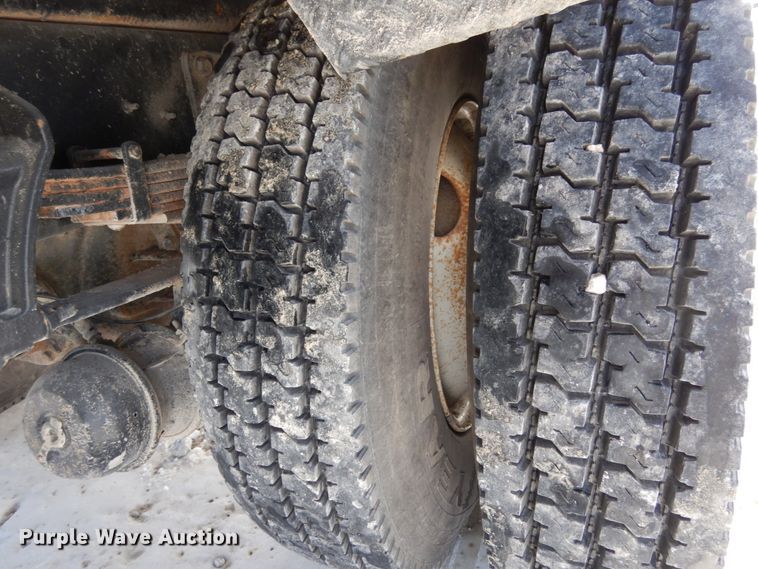 image for item JK9845 2006 International 4300  digger derrick truck