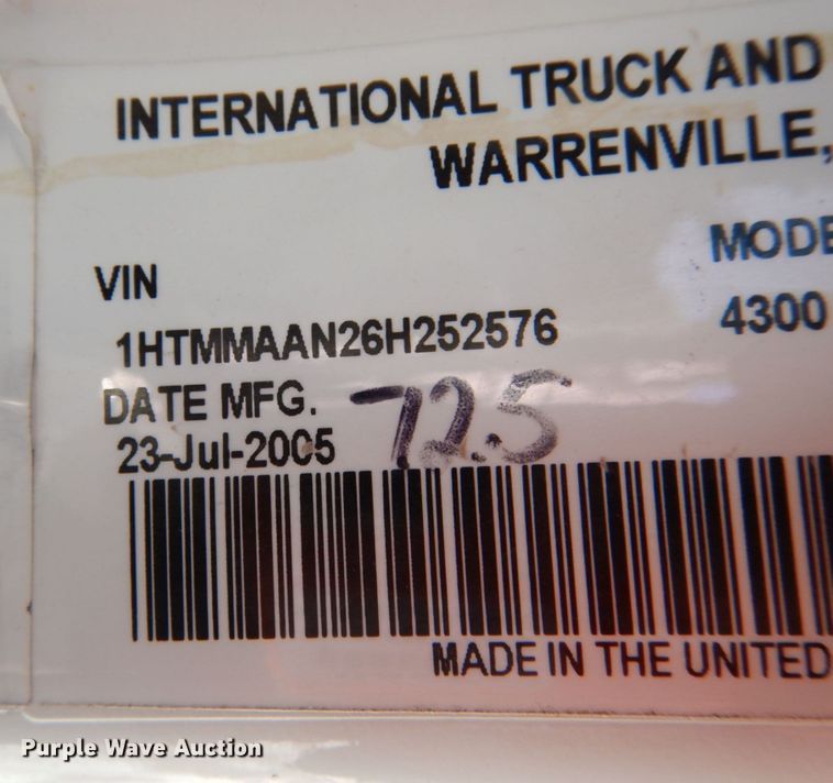 image for item JK9845 2006 International 4300  digger derrick truck