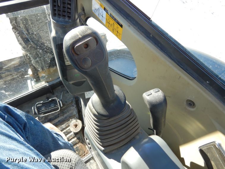image for item JK9849 2012 John Deere 35D  mini excavator
