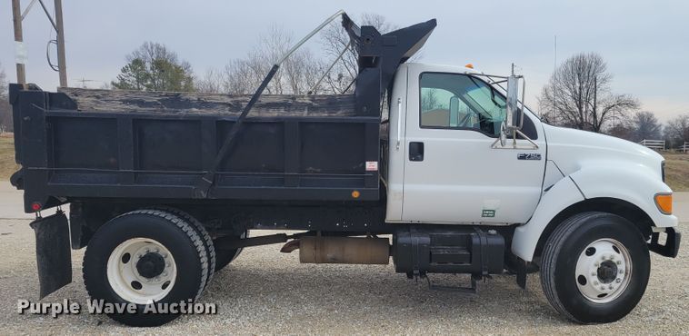 image for item KH9860 2000 Ford F750 Super Duty XL  dump truck