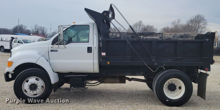 image for item KH9860 2000 Ford F750 Super Duty XL  dump truck