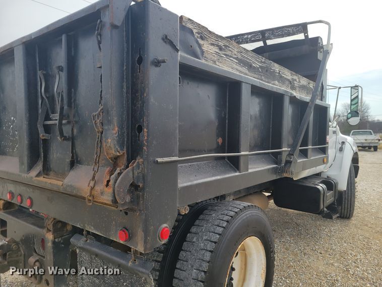 image for item KH9860 2000 Ford F750 Super Duty XL  dump truck
