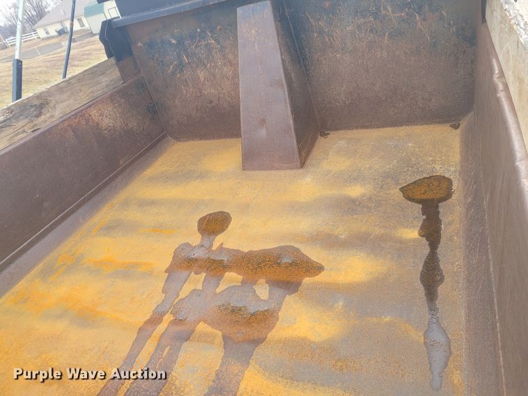 image for item KH9860 2000 Ford F750 Super Duty XL  dump truck