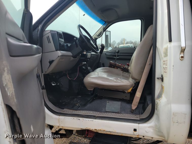 image for item KH9860 2000 Ford F750 Super Duty XL  dump truck