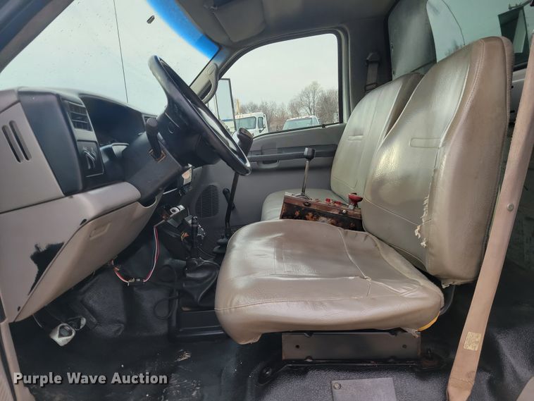 image for item KH9860 2000 Ford F750 Super Duty XL  dump truck