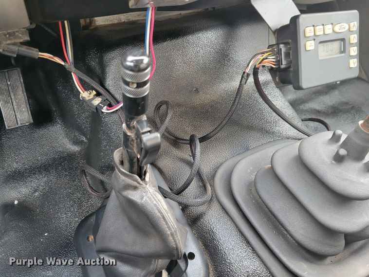 image for item KH9860 2000 Ford F750 Super Duty XL  dump truck