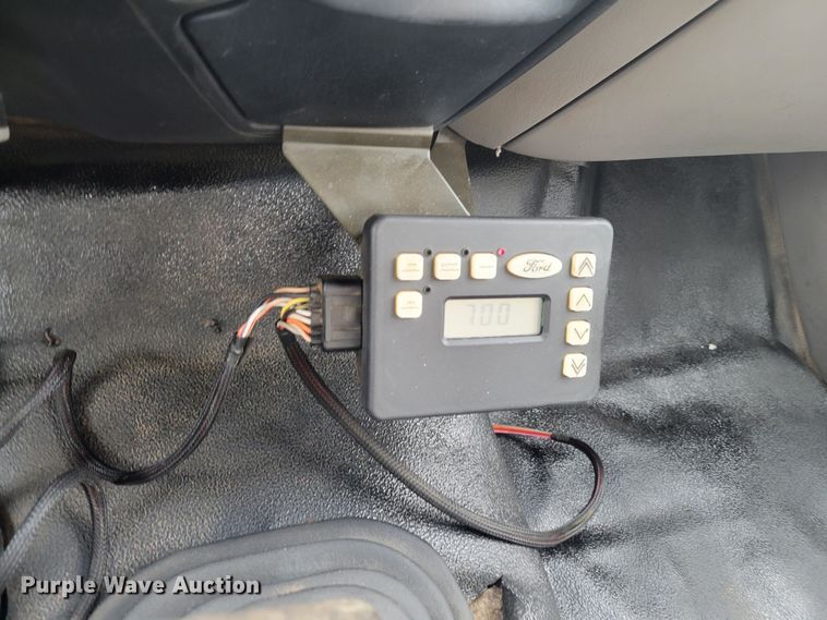 image for item KH9860 2000 Ford F750 Super Duty XL  dump truck