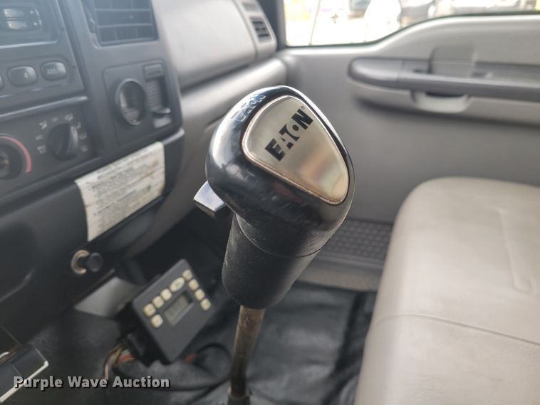 image for item KH9860 2000 Ford F750 Super Duty XL  dump truck