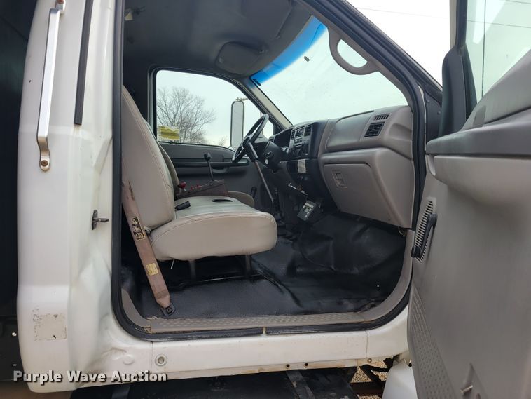 image for item KH9860 2000 Ford F750 Super Duty XL  dump truck