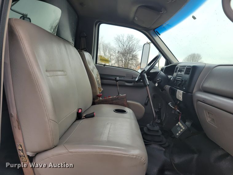 image for item KH9860 2000 Ford F750 Super Duty XL  dump truck