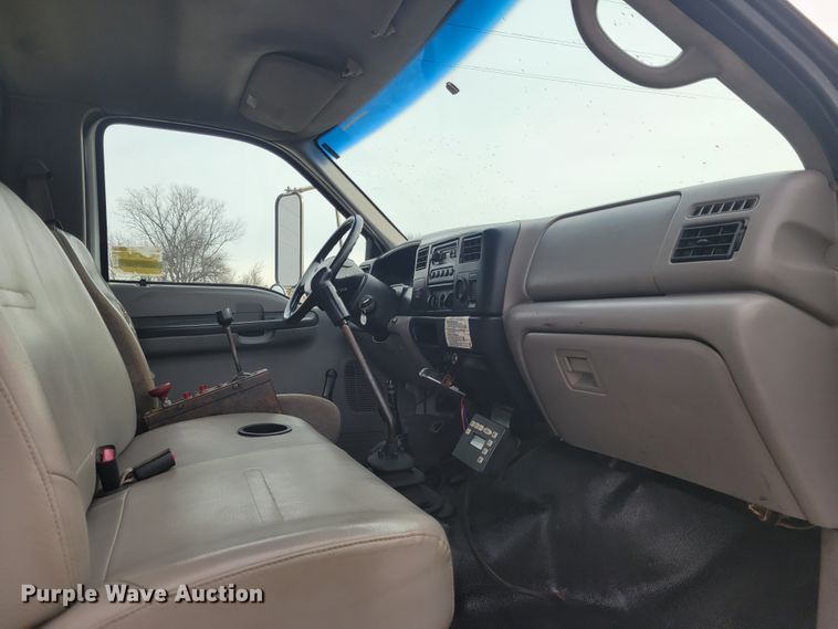 image for item KH9860 2000 Ford F750 Super Duty XL  dump truck