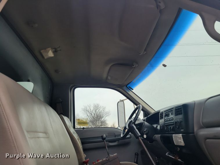 image for item KH9860 2000 Ford F750 Super Duty XL  dump truck