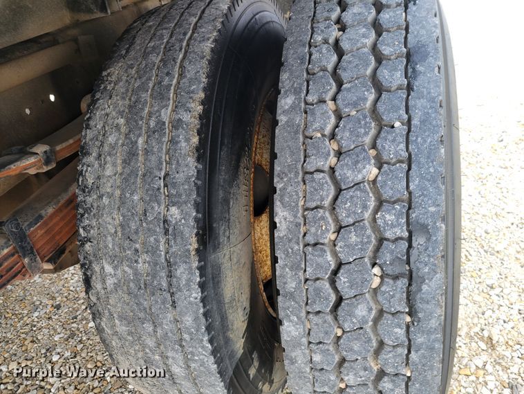 image for item KH9860 2000 Ford F750 Super Duty XL  dump truck